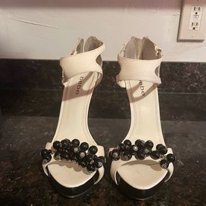 Bebe, black and white, 8